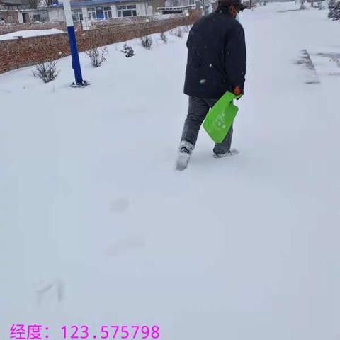 不畏严寒🤧疫情防控宣传 🤧风雪中的坚守😷
