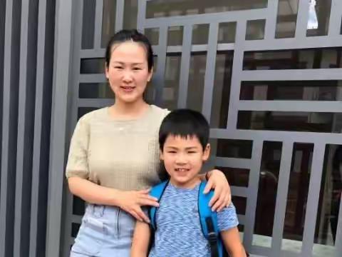 2020年春季因疫情幼儿园放假在家，小孙子想吃啥就开始学自己做饭吃。