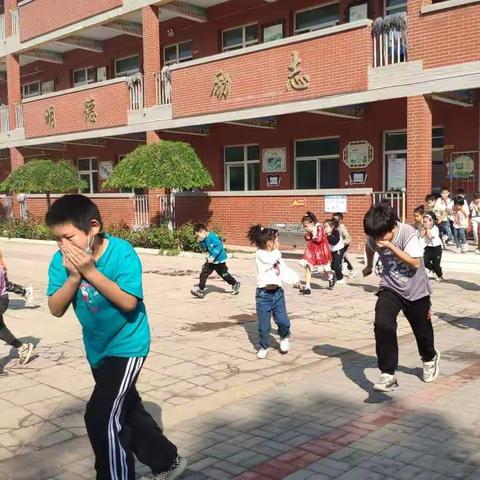 心系安全，警钟长鸣-----大屯乡中心小学消防安全演练