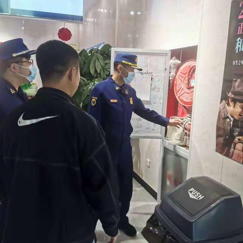 曹妃甸工业区大队深入人员密集场所开展夜查行动