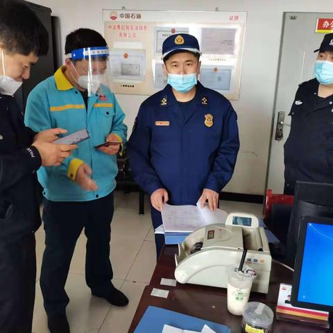 曹妃甸工业区消防救援大队联合临港商务区派出所走进辖区易燃易爆场所开展消防安全大检查