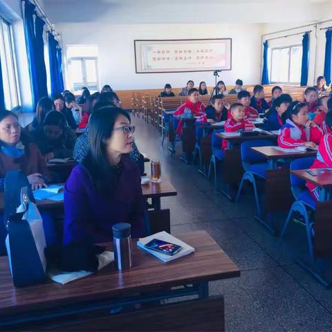 在磨练中成长，在指导中前行——和小大讲堂评课教研活动