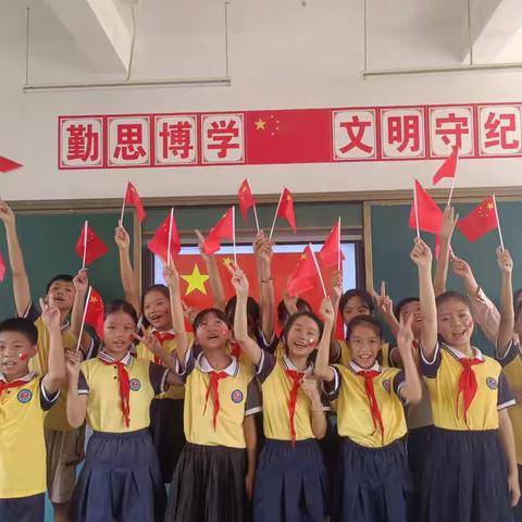 南康区龙华镇田头小学：歌唱祖国喜迎国庆