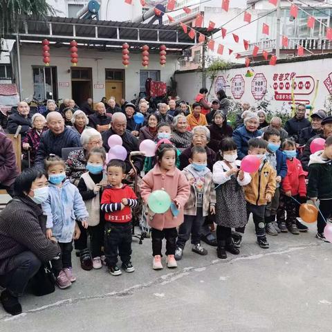 县直幼儿园苗苗五班，情暖老人，走进老年公寓！