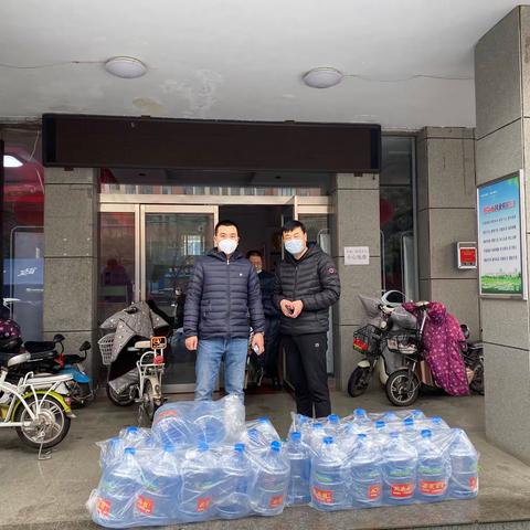 防疫一线送温暖 一份心意暖人心---邢州泉给中华街道防控一线工作人员送水