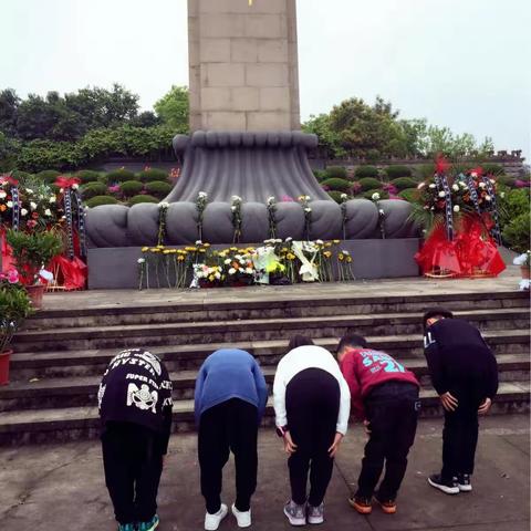 记隆山实验小学一（2）班网上祭英烈活动