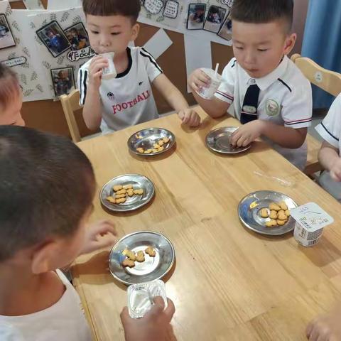 我们升班啦！——华外附幼中四班开学第一天