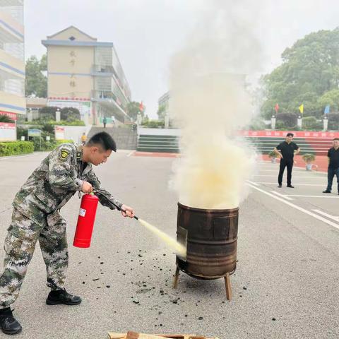 消防演练进校园，防患未然保平安