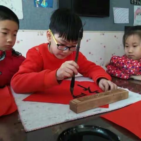 孩子们给大家送福啦！
