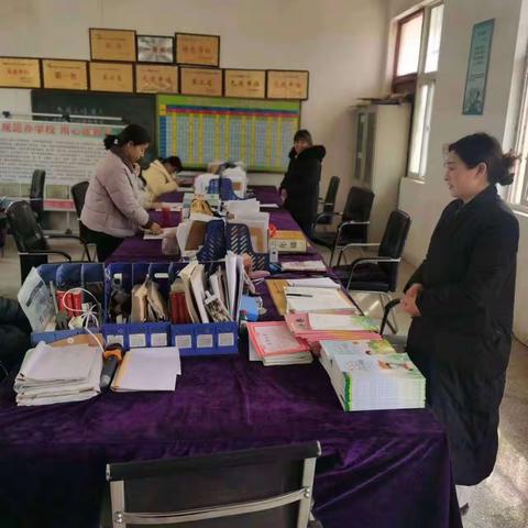 万隆乡中心校领导到李连小学视导工作