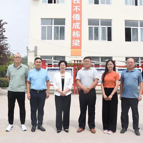 情系教师节•慰问暖人心﻿—开发区领导到我校开展教师节走访慰问活动