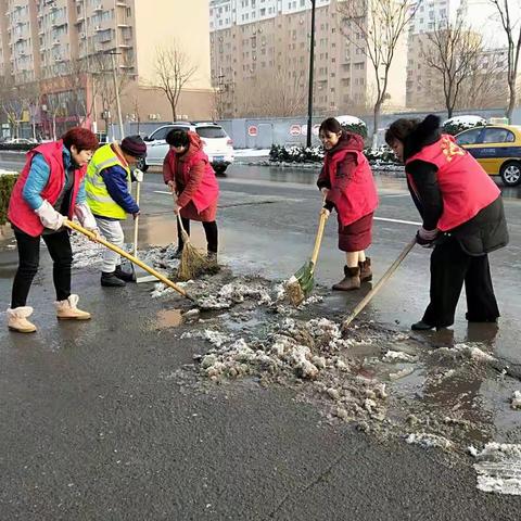 西郊乡魏都社区持续开展清扫积雪志愿服务活动