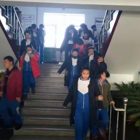 辽阳市第四中学开展预防火灾应急演练活动