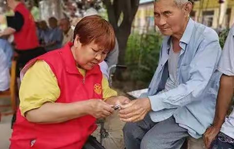 “温暖相伴，爱在重阳”敬老倡议书
