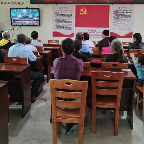 小松镇迳里村组织全体党员干部学习《习近平总书记代表第十九届中央委员会的报告》和《党的二十大精神》