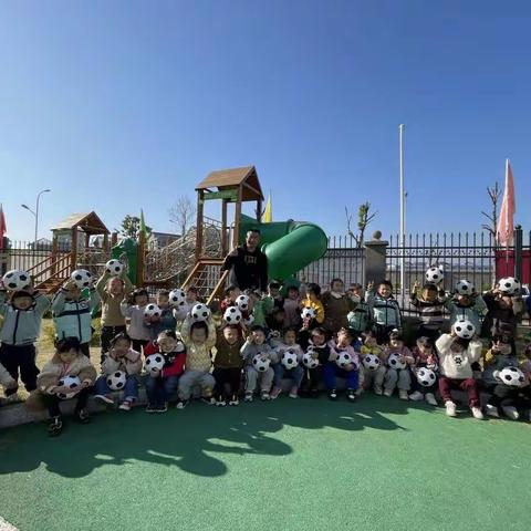 “足球宝贝”溆浦县幼儿园二园区小四班家长助教