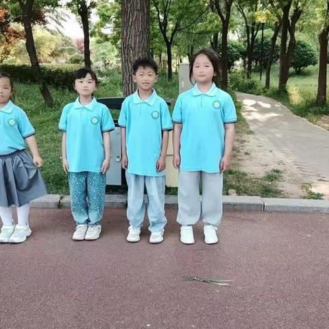 【爱护环境，从我做起】人民路小学一年级二班永乐队“五一”劳动节捡垃圾、净环境实践活动