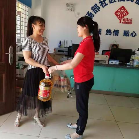 场部社区居委会开展母亲节慰问活动