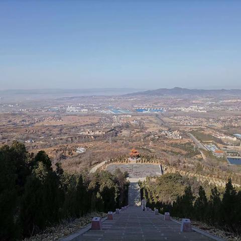 癸卯开春踏青去，阳春三月登山行一一三甲中学工会三八妇女节教师登汤王山活动纪实