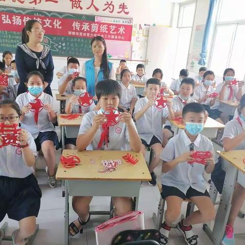 剪纸艺术进校园 传统文化润心田