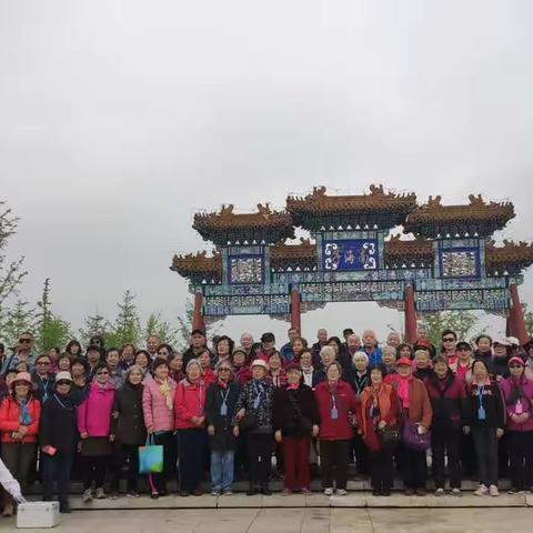 科技十一院离退休工作中心组织院退休职工春游活动。