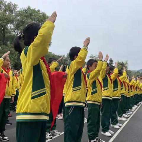 “百年礼赞，童心向党”2021年落星小学建队日主题活动暨新队员入队仪式