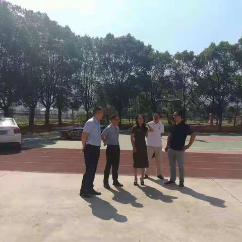 欢迎局领导来石鼻镇东庄小学调研工作