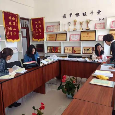 一日春风送暖                                      视导浸润有声            ——教研室莅临塔小常规检查