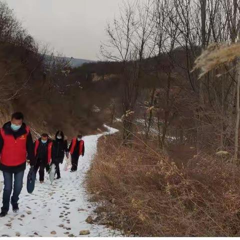 以温情抗疫情，韩家镇领导干部为监测户上门送物资