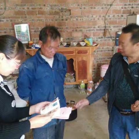 马关县卫计局副局长代兴萍、皮防站支部书记张楠及站长郭洪书到夹寒箐、都龙卫生院督导消麻工作。