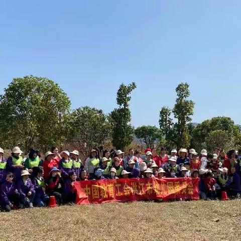 “春暖花开季，爱满三月八”——洪江市幼儿园开展庆祝“三八”妇女节趣味活动