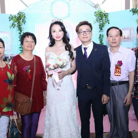 在张洋谭丽珍婚礼合影