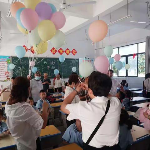 扬帆起航日，花开正当时             记万年第一小学 一（2）班开学典礼