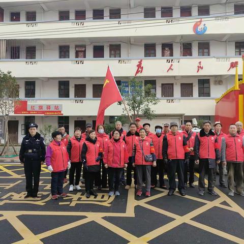 丰华街道新南社区党总支新工地一支部“夕阳义警队”党员同志开展巡逻防控工作！