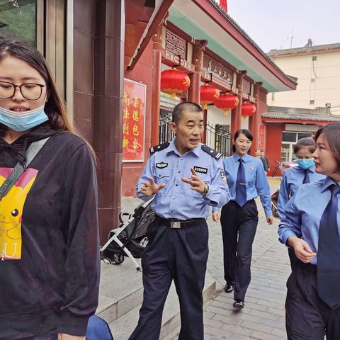 扫黄打非  共同行动——治安大队联合多部门检查辖区文化市场非法出版物