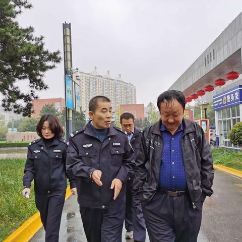 校园安全无小事——治安大队民警对辖区校园进行安全检查