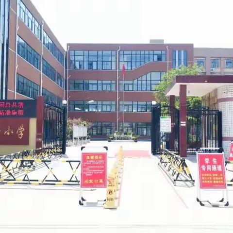 新乡县古固寨镇实验小学简笔画低年级社团。    让孩子的童年充满乐趣，         培养孩子的想象力！