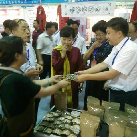 武功县参展团内蒙古热展风采