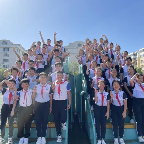 少年负壮气 奋烈自有时——五年级三班