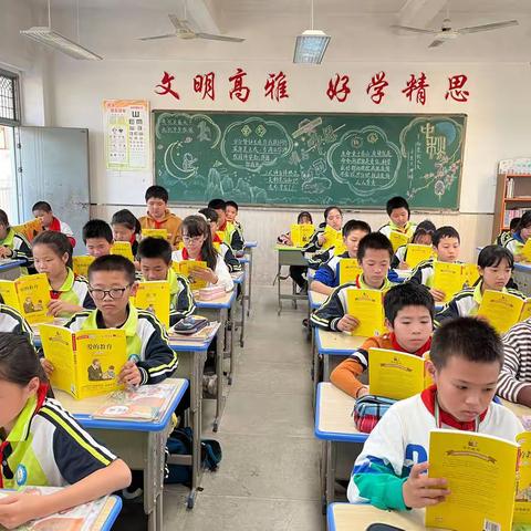 书香润童年，阅读伴成长——建宁县城关小学六年段10月份阅读活动纪实