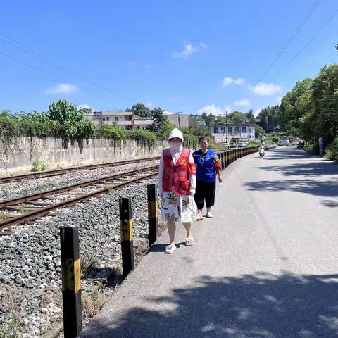 珠山区里村街道陶溪川社区开展铁路护路巡查活动