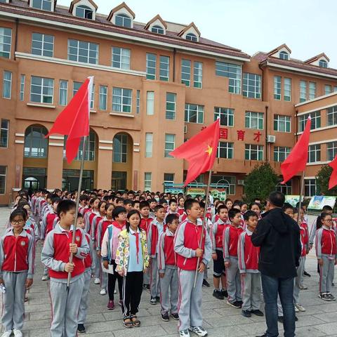 红色教育洗礼，传承革命精神——朱刘街道小学六年级开展庆“十一”红色教育活动