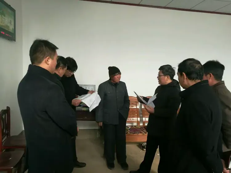 县委副书记张义军等到千户营乡检查督导精准扶贫和基层党建工作