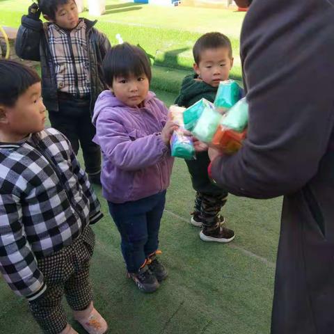 幼儿园送教下乡，结对帮扶活动