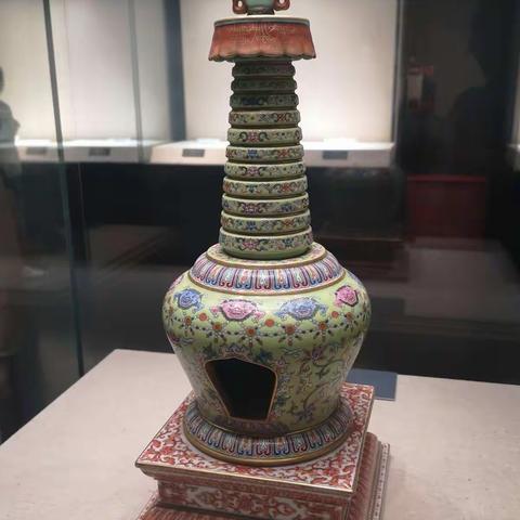 走进北京国家博物馆之四—有故事的国家玉器，磁器
