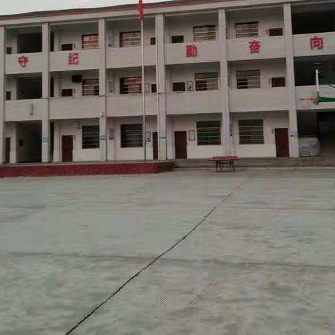 家校携手绘新篇，共育精彩好明天――庄坪中心小学2018年下学期家长会