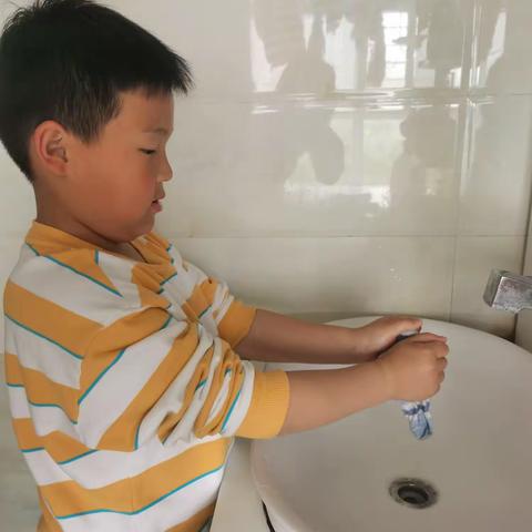 卢氏一小  一（1）班  马烨