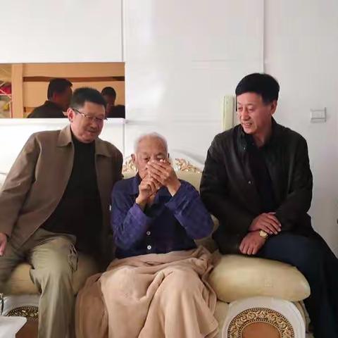 齐总院为抗美援朝老战士颁发纪念章