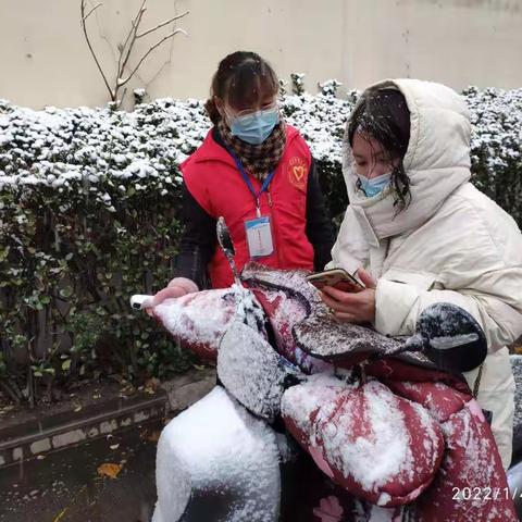 雪中的“抗疫人” 你们辛苦了