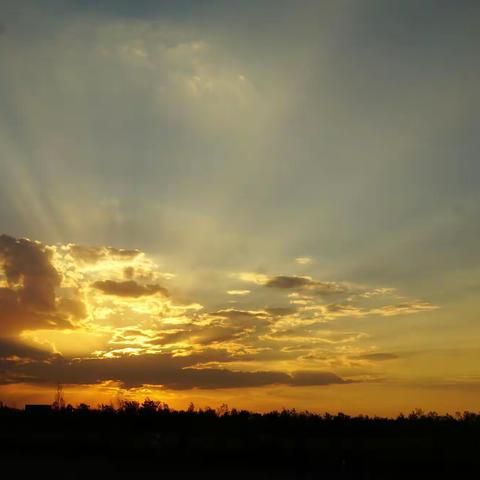 霞光陪伴的岁月